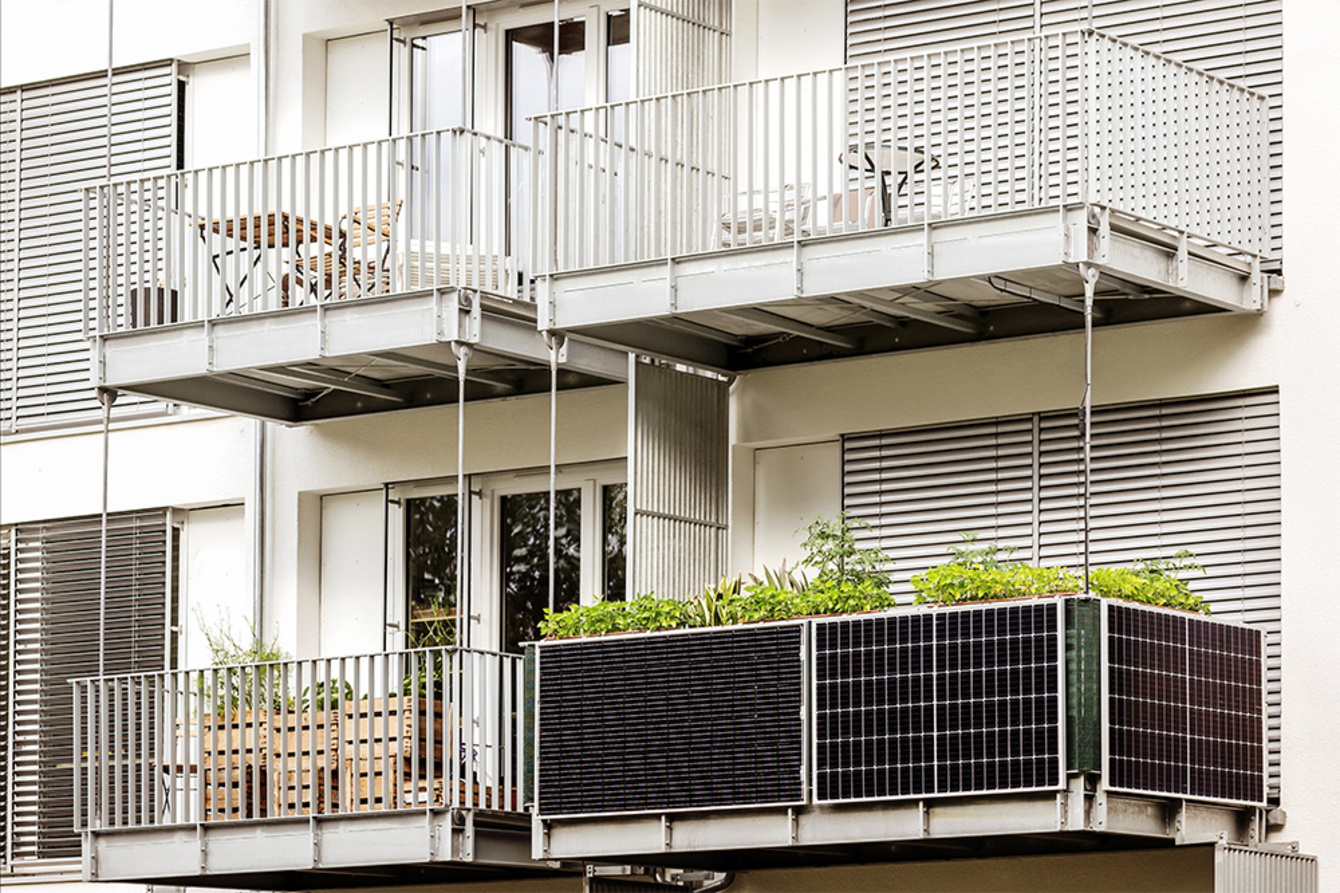Balkon&shy;kraftwerk bei Schaak Elektrotechnik GmbH in Hütschenhausen